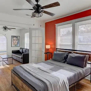 Apartment Charming Cooper-young Flat In The Heart Of