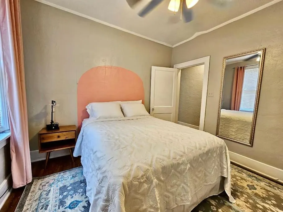 Cute Stay In Memphis Apartment